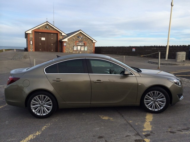 Car Reviews | Opel Insignia | CompleteCar.ie