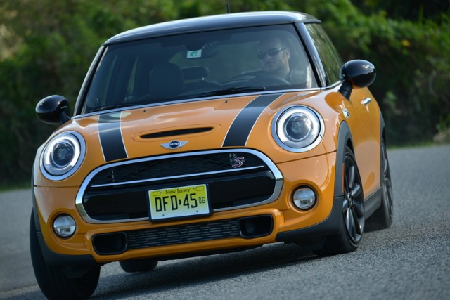 Car Reviews | MINI Cooper S | CompleteCar.ie