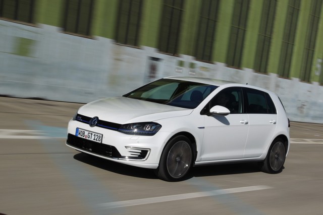 Car Reviews | Volkswagen Golf GTE | CompleteCar.ie