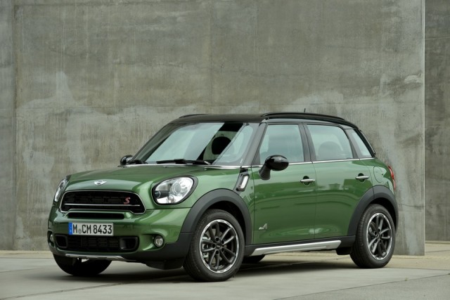 Car Reviews | MINI Countryman | CompleteCar.ie