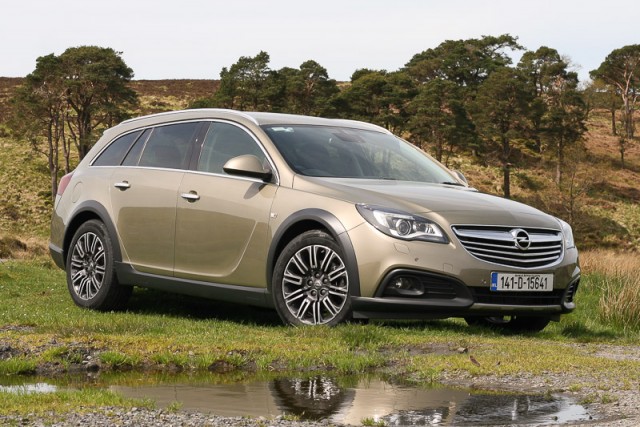 Car Reviews | Opel Insignia Country Tourer | CompleteCar.ie