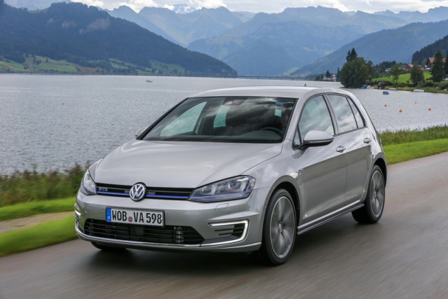 Car Reviews | Volkswagen Golf GTE | CompleteCar.ie