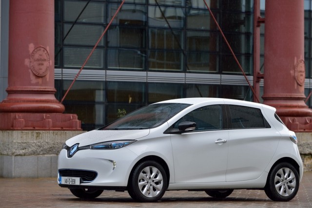 Car Reviews | Renault Zoe | CompleteCar.ie