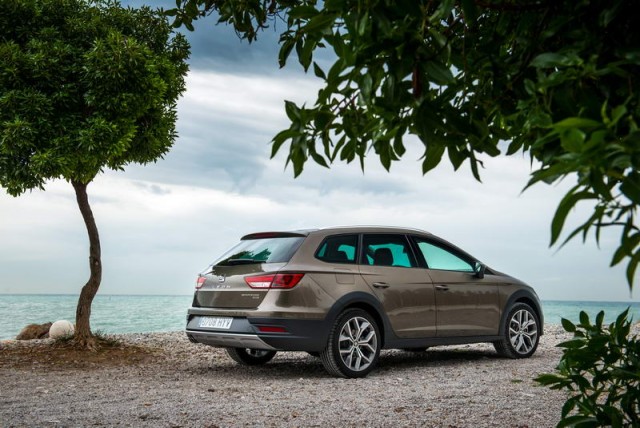 Car Reviews | SEAT Leon X-Perience | CompleteCar.ie