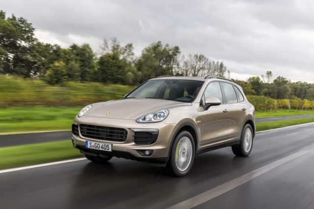 Car Reviews | Porsche Cayenne S E-Hybrid | CompleteCar.ie