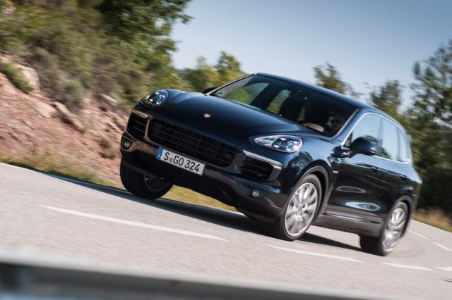 Car Reviews | Porsche Cayenne | CompleteCar.ie