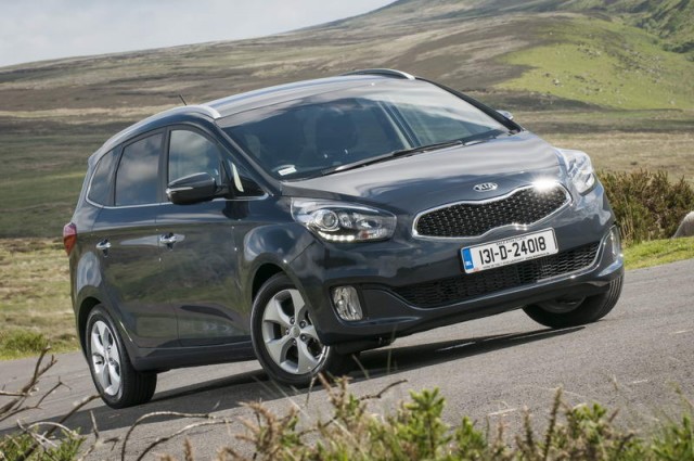 Car Reviews | Kia Carens | CompleteCar.ie
