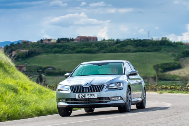 Car Reviews | Skoda Superb | CompleteCar.ie