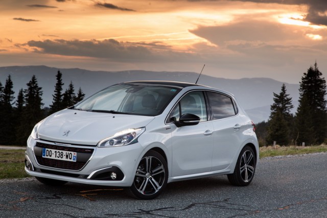 Car Reviews | Peugeot 208 | CompleteCar.ie