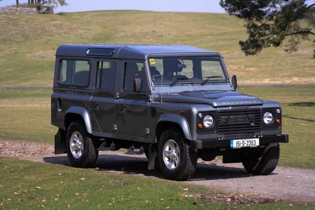 Car Reviews | Land Rover Defender | CompleteCar.ie