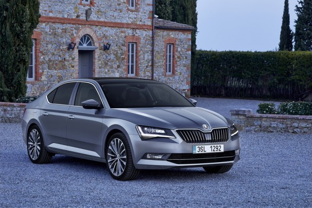 Car Reviews | Skoda Superb | CompleteCar.ie