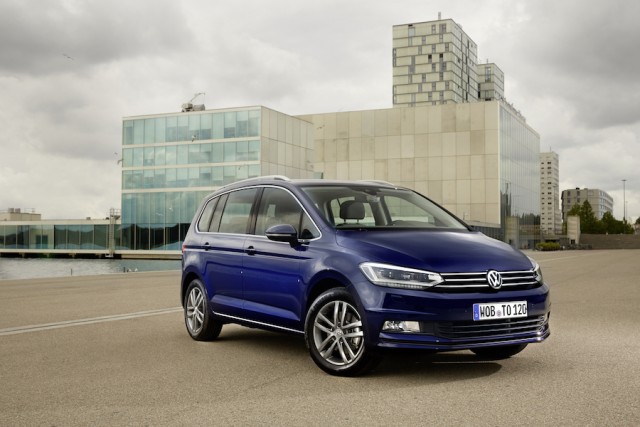 Car Reviews | Volkswagen Touran | CompleteCar.ie