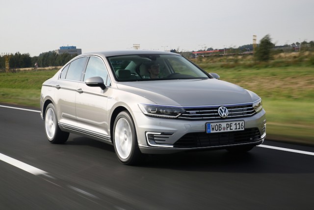 Car Reviews | Volkswagen Passat GTE | CompleteCar.ie