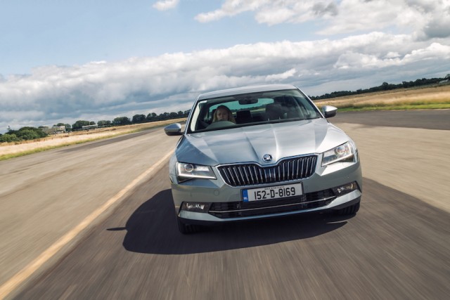 Car Reviews | Skoda Superb | CompleteCar.ie