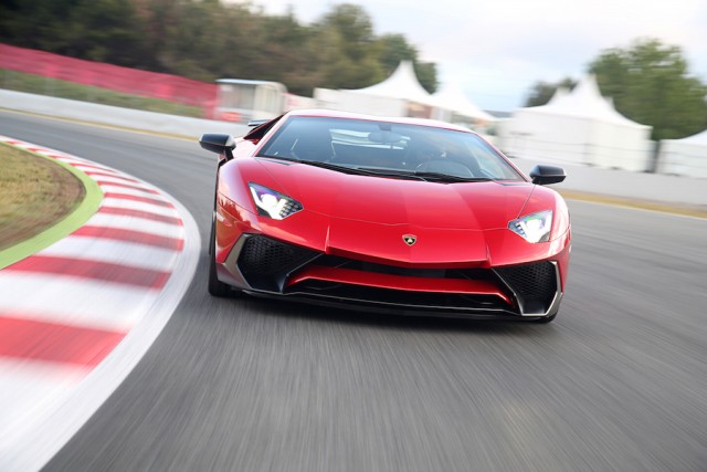 Car Reviews | Lamborghini Aventador LP 750-4 SV | CompleteCar.ie