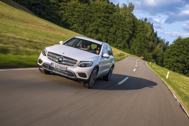 Car Reviews | Mercedes-Benz GLC 350e 4Matic | CompleteCar.ie
