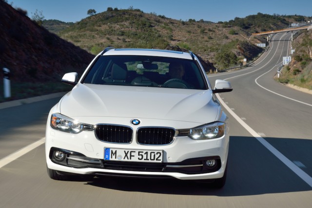 Car Reviews | BMW 3 Series Touring | CompleteCar.ie