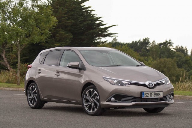 Car Reviews | Toyota Auris | CompleteCar.ie