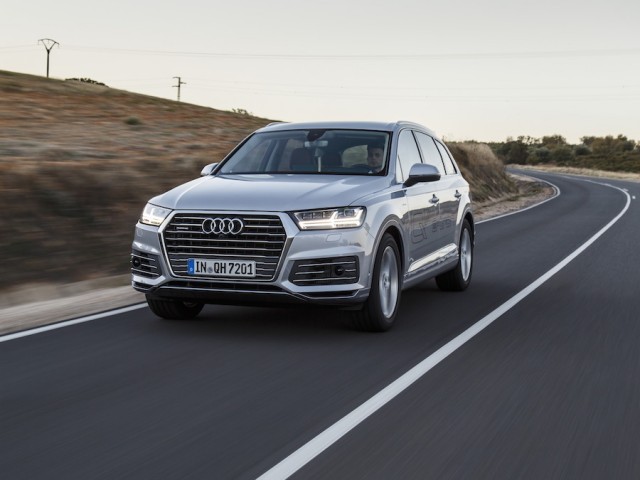 Car Reviews | Audi Q7 e-tron hybrid | CompleteCar.ie