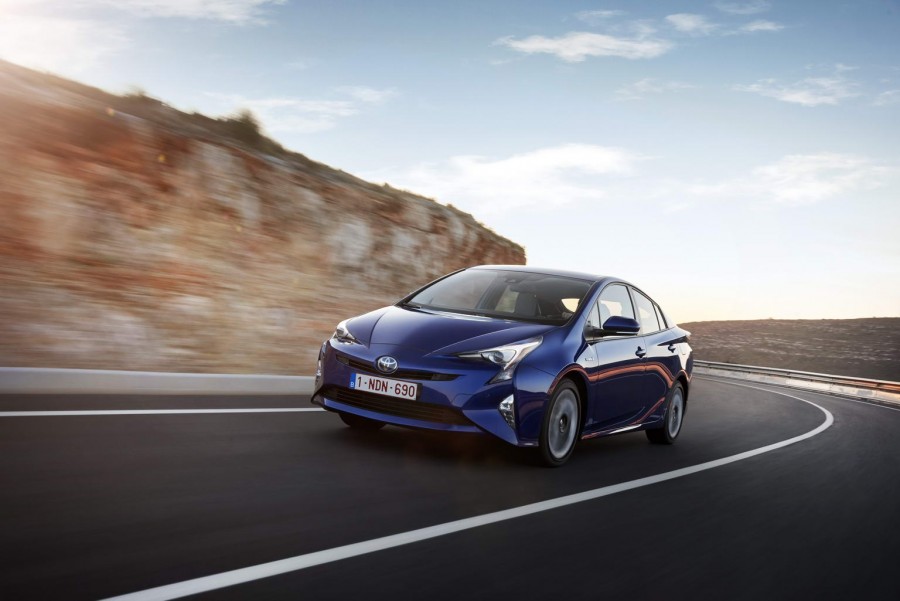 Car Reviews | Toyota Prius | CompleteCar.ie