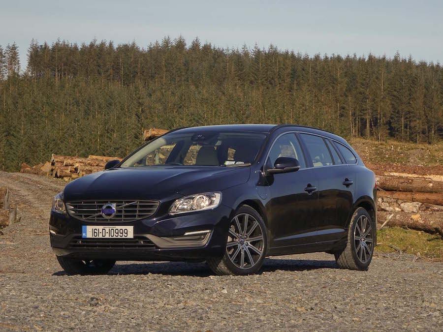 Car Reviews | Volvo V60 D6 Twin Engine hybrid | CompleteCar.ie