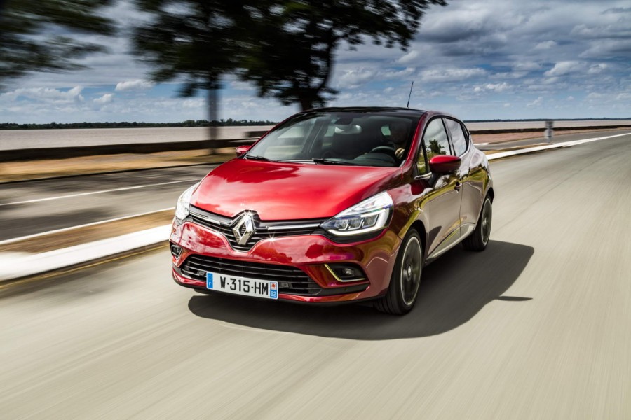 Car Reviews | Renault Clio TCe 120 | CompleteCar.ie
