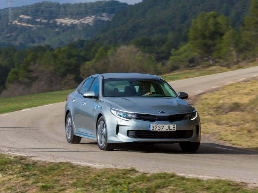 Car Reviews | Kia Optima PHEV | CompleteCar.ie