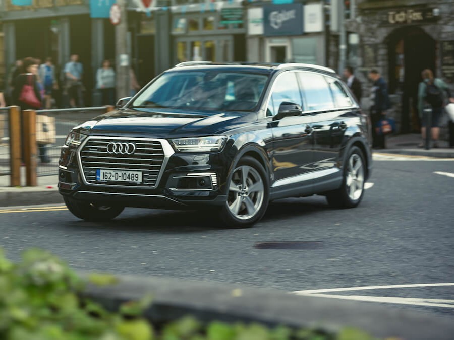 Car Reviews | Audi Q7 e-tron hybrid | CompleteCar.ie