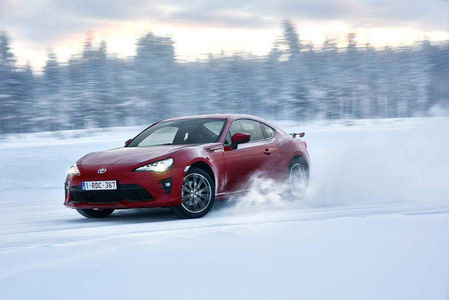 Car Reviews | Toyota GT86 | CompleteCar.ie