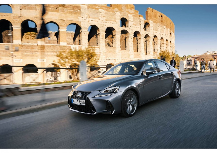 Car Reviews | Lexus IS 300h | CompleteCar.ie