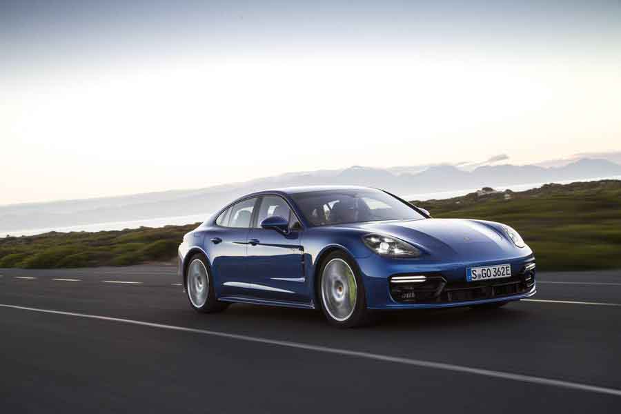 Car Reviews | Porsche Panamera | CompleteCar.ie