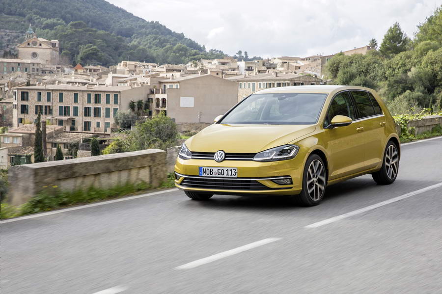 Car Reviews | Volkswagen Golf 1.5 eTSI | CompleteCar.ie