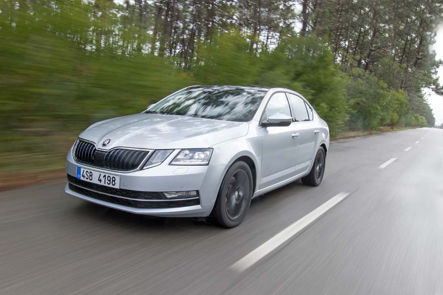 Car Reviews | Skoda Octavia 1.6 TDI DSG | CompleteCar.ie