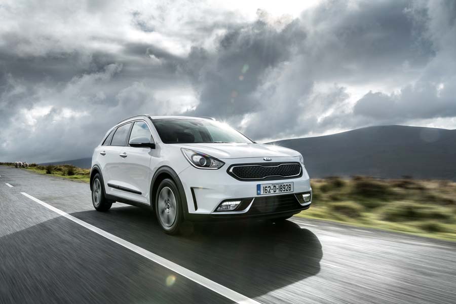 Car Reviews | Kia Niro | CompleteCar.ie
