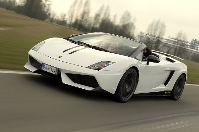 Car Reviews | Lamborghini Gallardo LP570-4 Spyder Performante | CompleteCar.ie