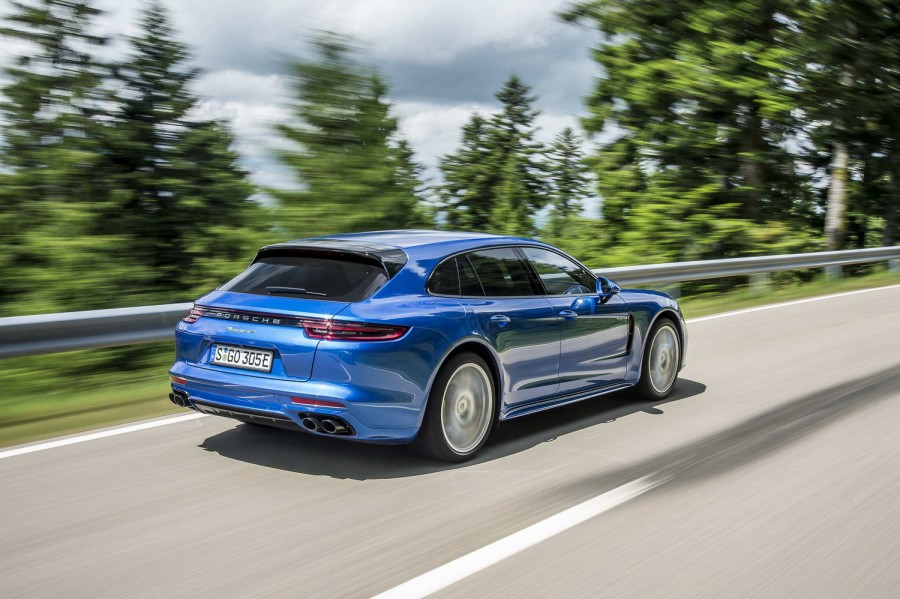 Car Reviews | Porsche Panamera 4 E-Hybrid Sport Turismo | CompleteCar.ie