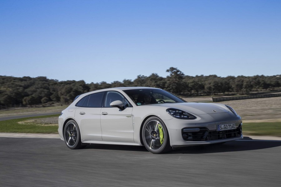 Car Reviews | Porsche Panamera Turbo S E-Hybrid Sport Turismo | CompleteCar.ie