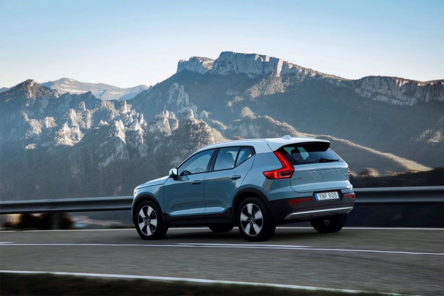 Car Reviews | Volvo XC40 D4 AWD | CompleteCar.ie