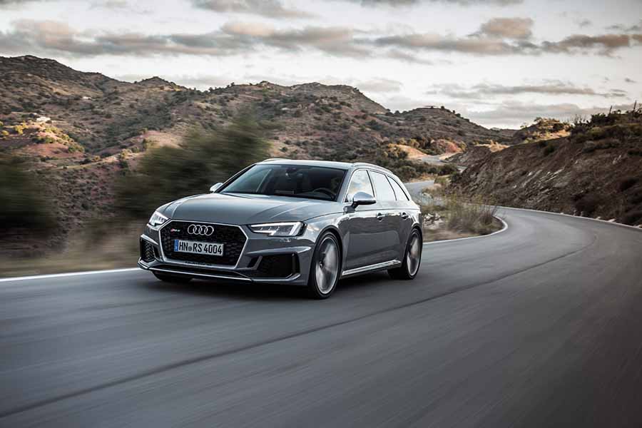 Car Reviews | Audi RS 4 Avant | CompleteCar.ie