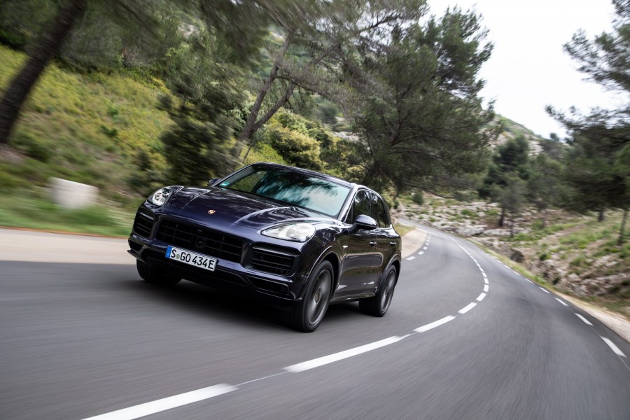 Car Reviews | Porsche Cayenne E-Hybrid | CompleteCar.ie