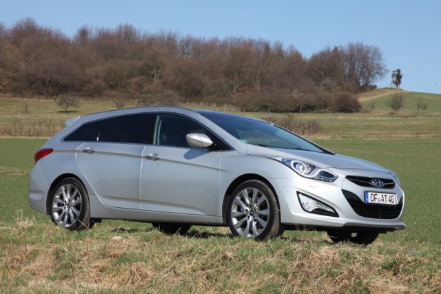 Car Reviews | Hyundai i40 | CompleteCar.ie