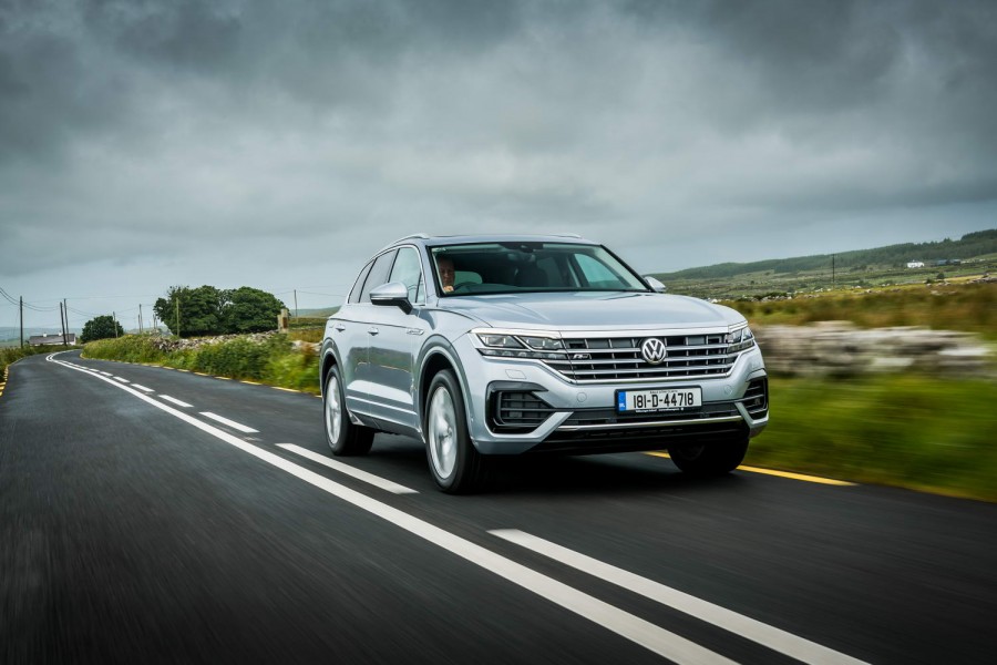 Car Reviews | Volkswagen Touareg 3.0 TDI diesel | CompleteCar.ie