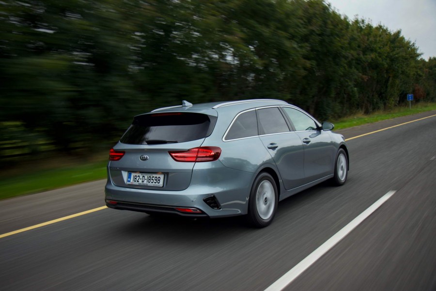 Car Reviews | Kia Ceed Sportwagon | CompleteCar.ie