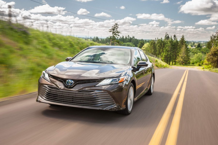 Car Reviews | Toyota Camry Hybrid (2018 US car) | CompleteCar.ie