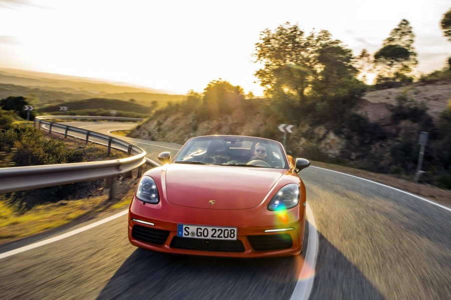 Car Reviews | Porsche 718 Boxster T (2019) | CompleteCar.ie