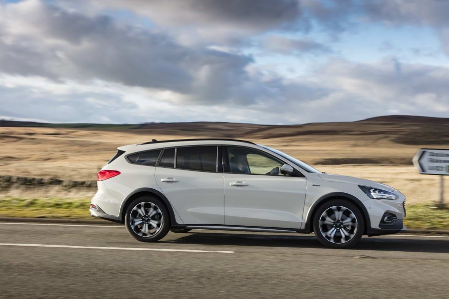 Car Reviews | Ford Focus Active 2.0 TDCi diesel Estate (2019) | CompleteCar.ie