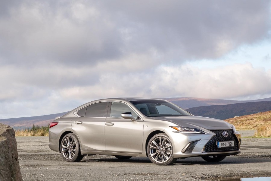 Car Reviews | Lexus ES 300h F Sport (2019) | CompleteCar.ie