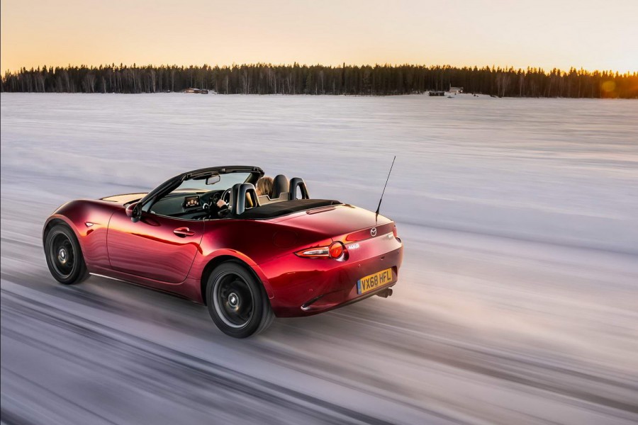 Car Reviews | Mazda MX-5 2.0 | CompleteCar.ie