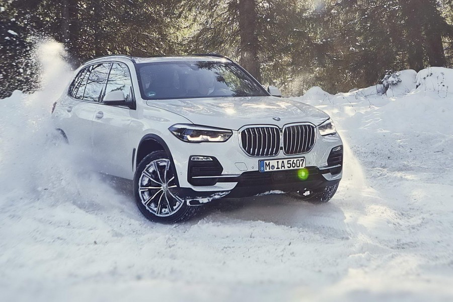 Car Reviews | BMW X5 xDrive45e PHEV (2019 pre-production) | CompleteCar.ie