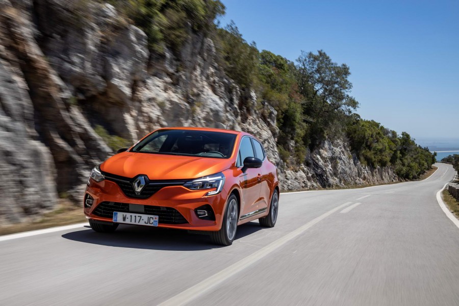 Car Reviews | Renault Clio TCe 100 (2020) | CompleteCar.ie